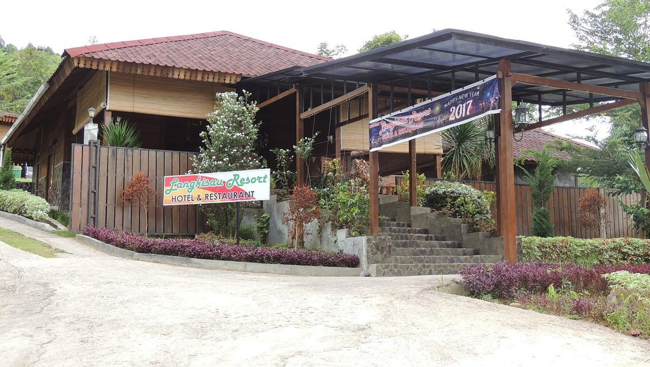 ลังกีเซา รีสอร์ต โฮเต็ล แอนด์ เรสเทอรองต์ ชาเรียะฮ์ Hotel ปาดัง ภายนอก รูปภาพ